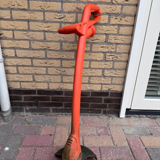 Gebruikte elektrische bosmaaier – Black & Decker